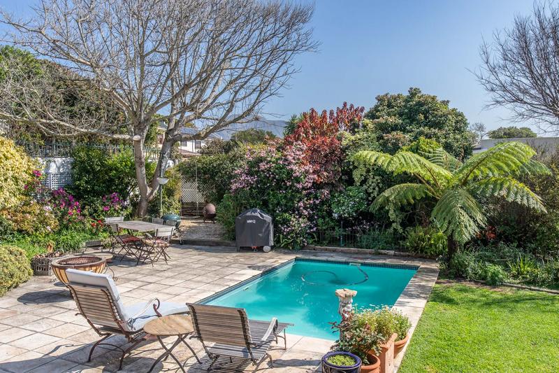 3 Bedroom Property for Sale in Lakeside Western Cape